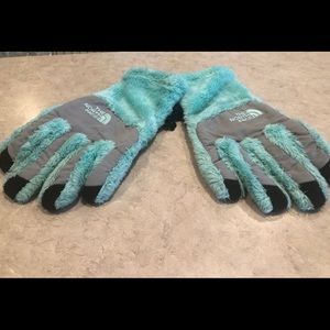 The North Face girls gloves